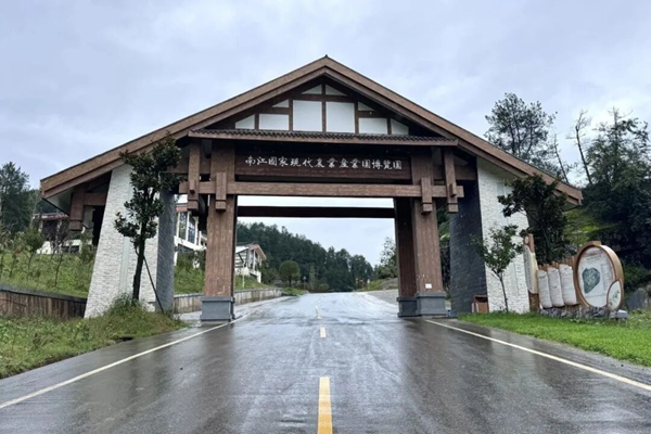 四川南江黄羊原种场